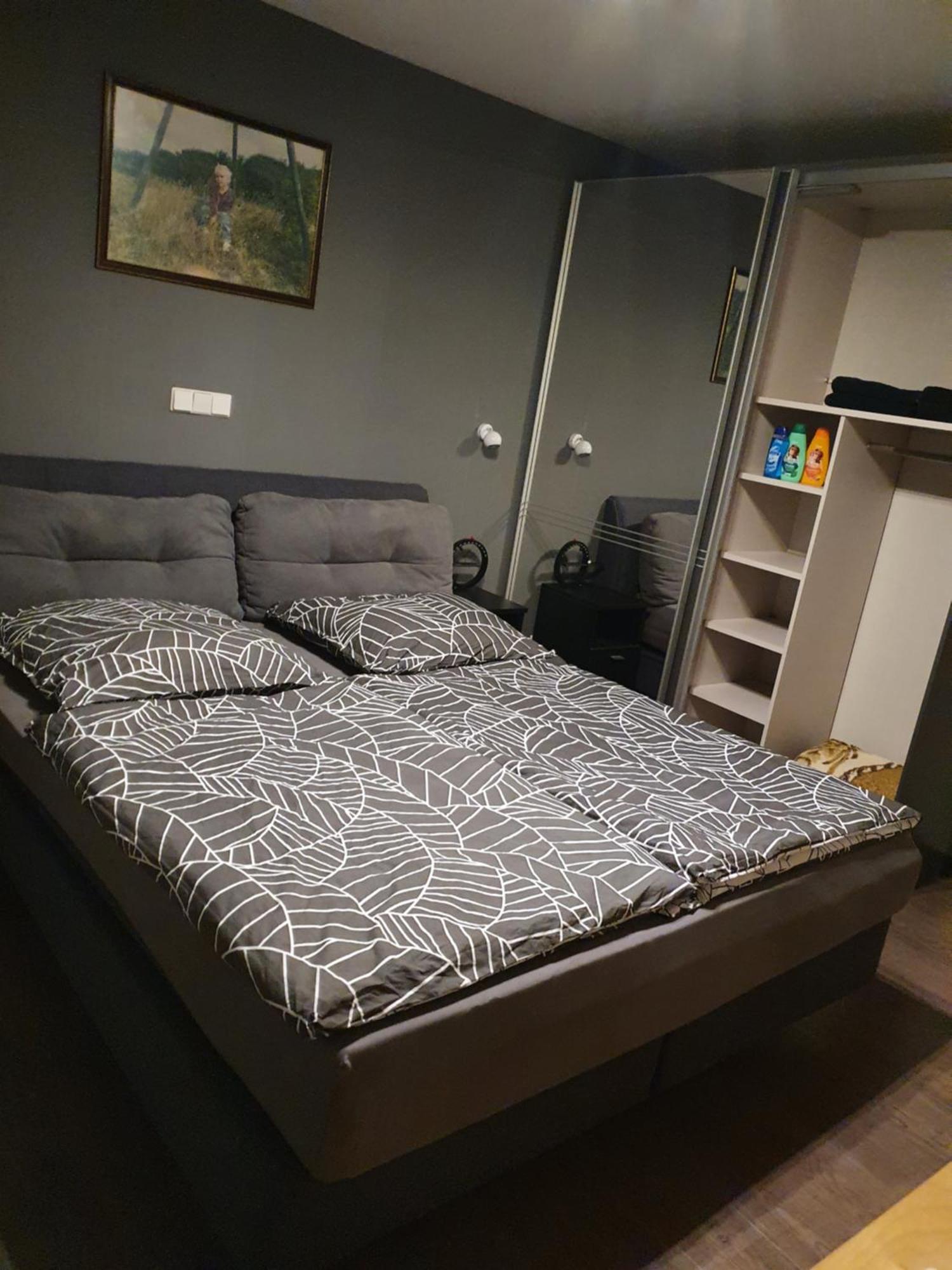 Schlafzimmer, Ruhige Lage In --- Check-in Mit Schluesselkasten